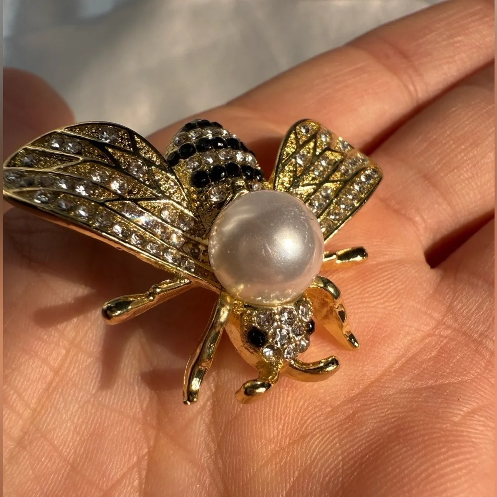 Animal Queen bees unique pearls Gold and Silver Bee Brooch